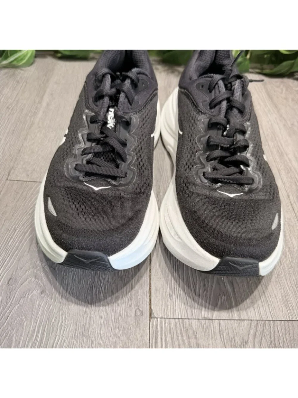 Hoka One One Bondi 9 Women's 7 B Running Shoes Black White High Cushioned